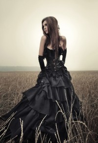 Черное платье с корсетом